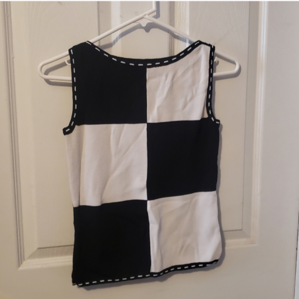Infinity top petite women's. black and white